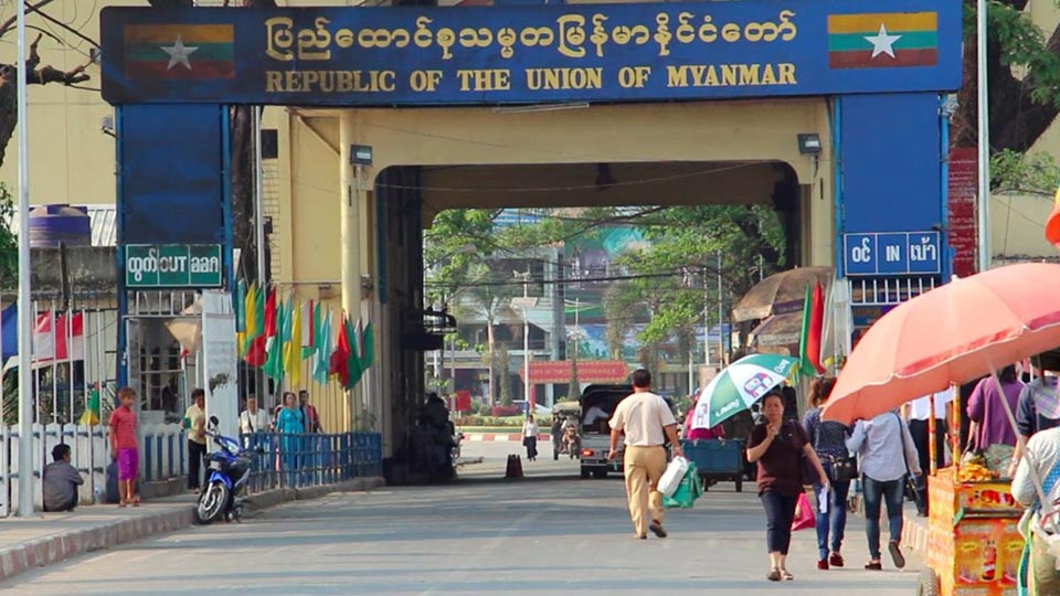 Myanmar accepts Thai baht for border trade, eyes Indian rupee